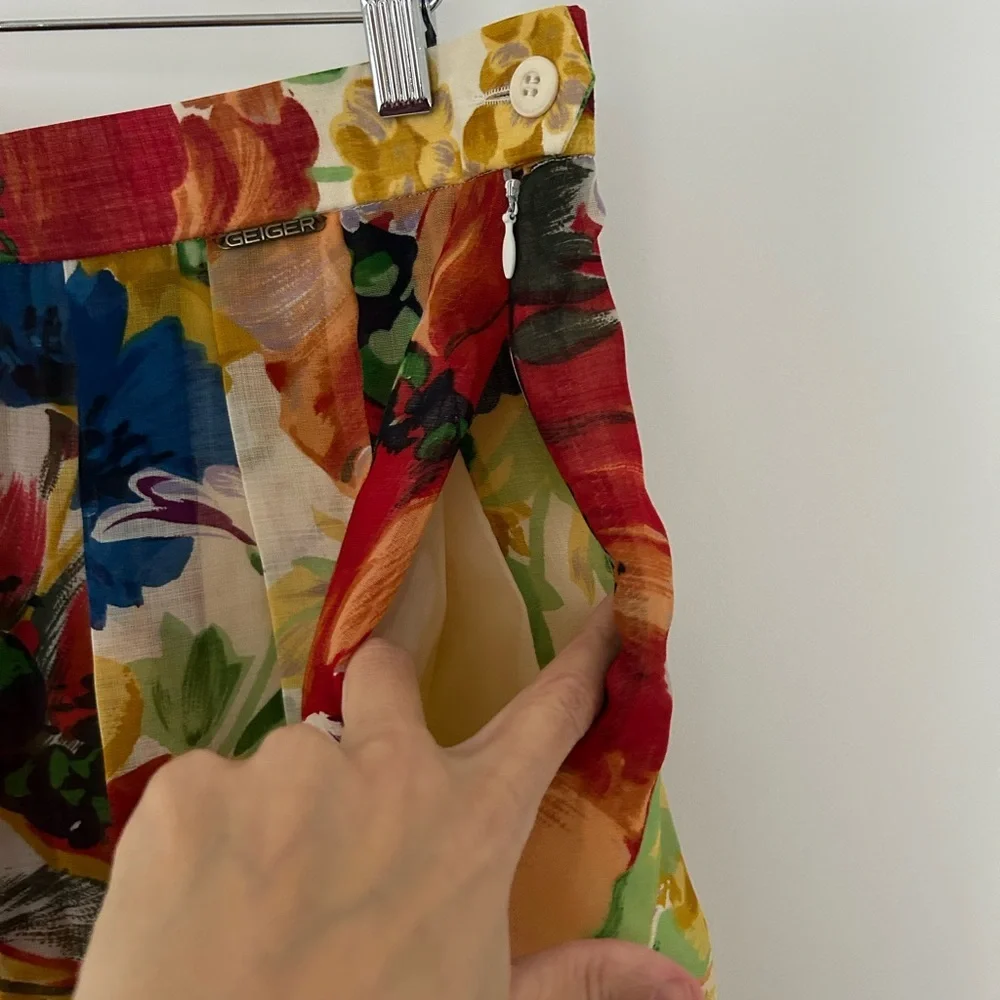 Vintage GEIGER Austrian Fine New Wool Colorful floral Pleated Skirt - Picture 5 of 11